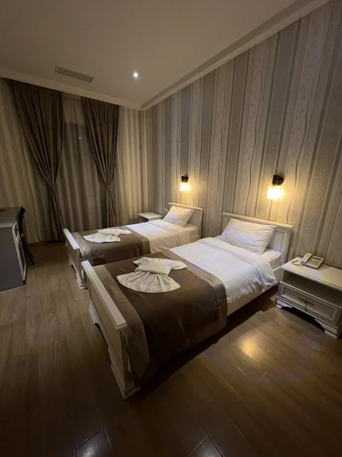 Тбилиси: Отель Granada Hotel and Restaurant