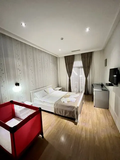 Тбилиси: Отель Granada Hotel and Restaurant