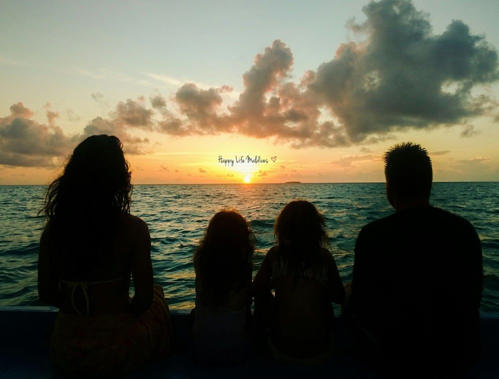 Северный атолл Мале: Happy Life Maldives