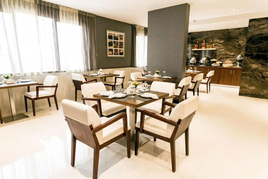 Аджман: Emirates Plaza Hotel