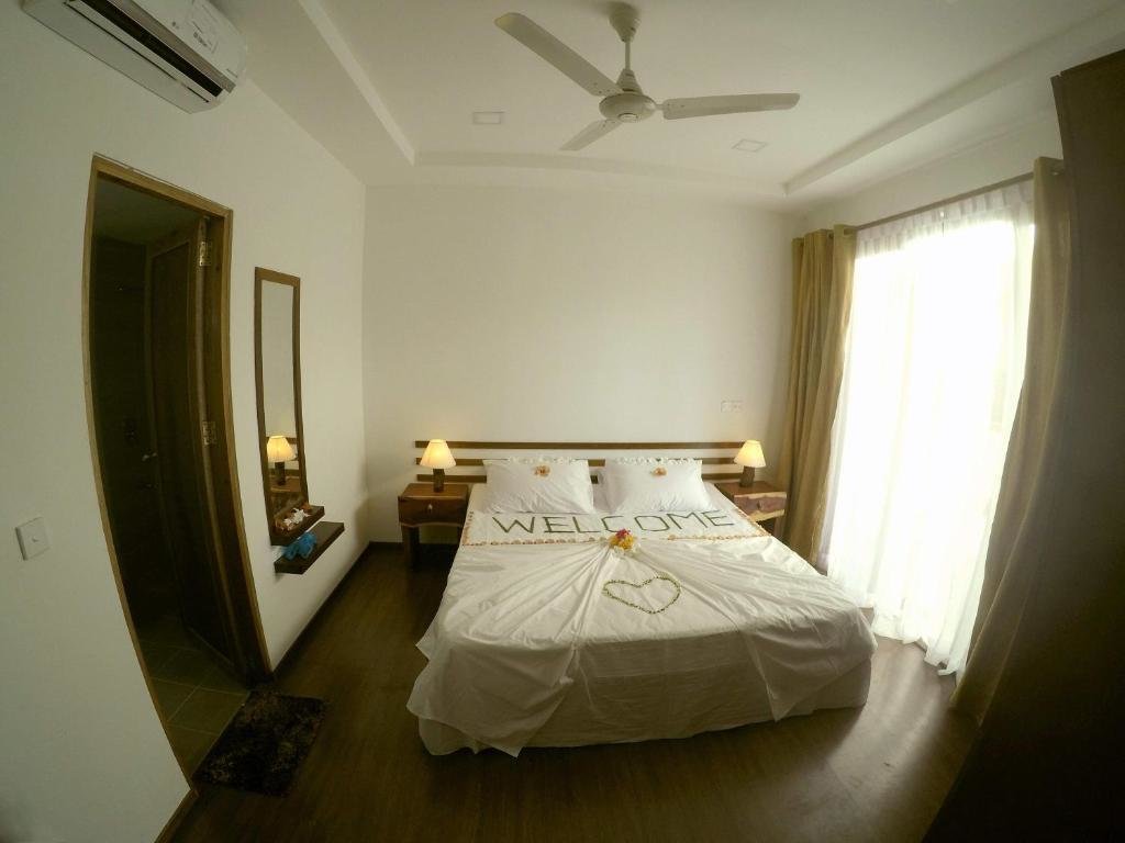 Диффуши: Отель Dhiffushi White Sand Beach