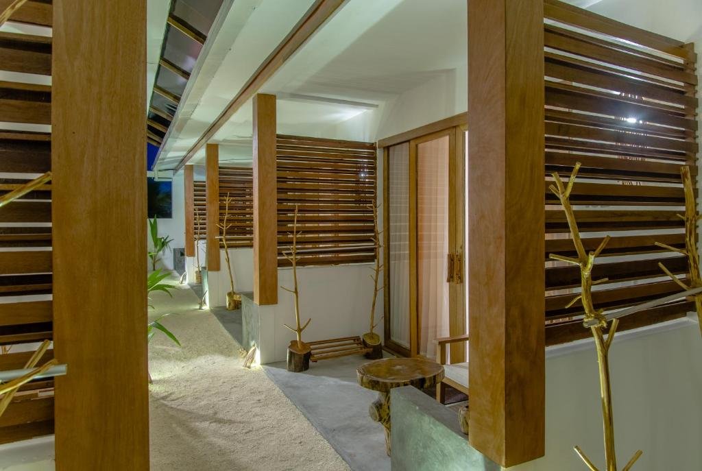 Диффуши: Отель Dhiffushi White Sand Beach