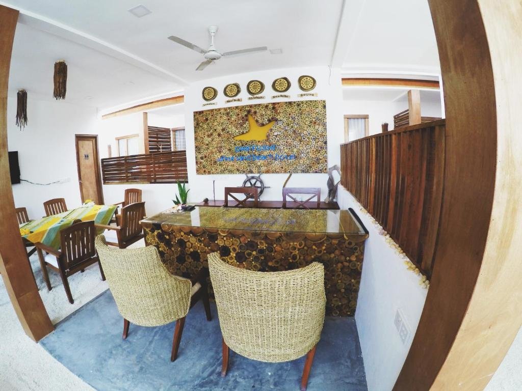 Диффуши: Отель Dhiffushi White Sand Beach