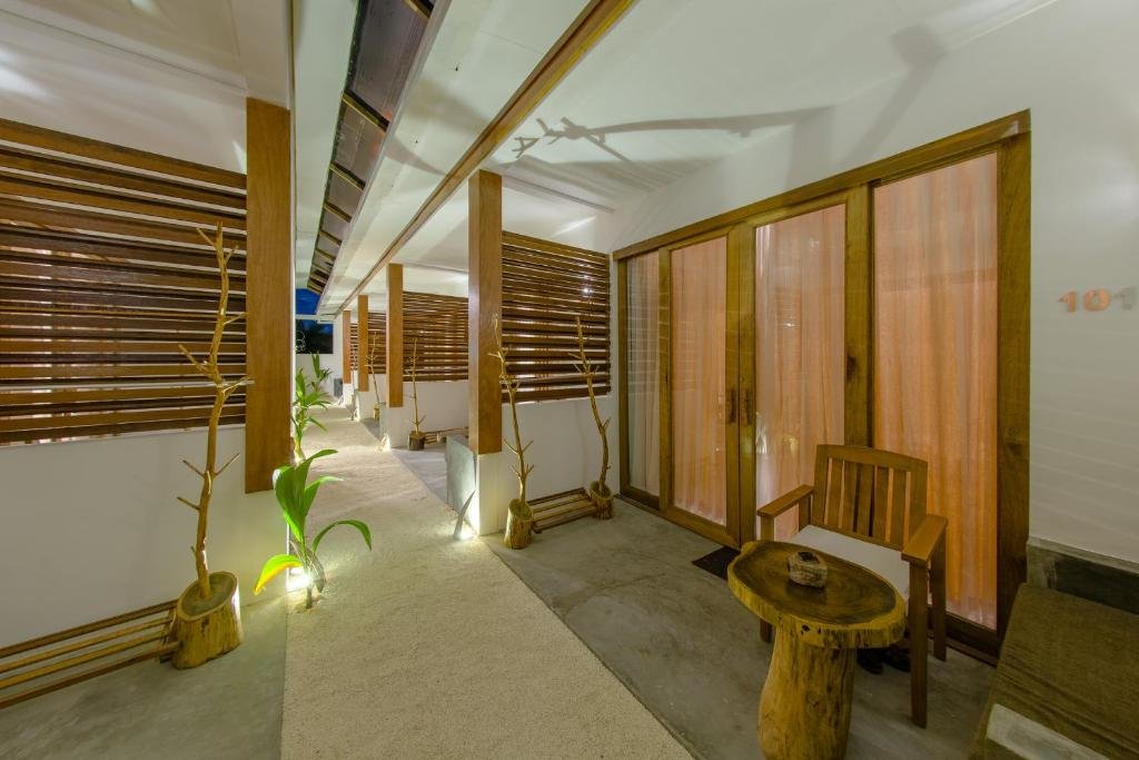 Диффуши: Отель Dhiffushi White Sand Beach