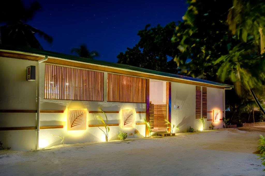 Диффуши: Отель Dhiffushi White Sand Beach