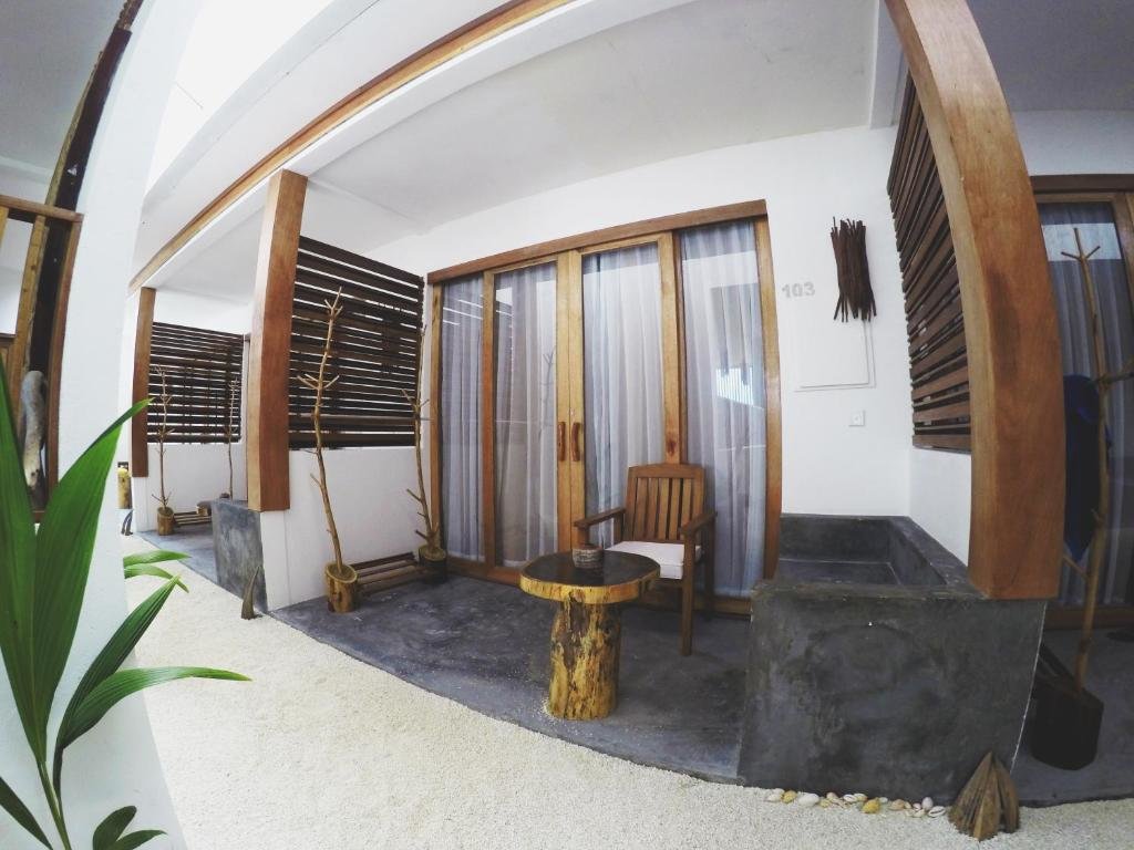 Диффуши: Отель Dhiffushi White Sand Beach