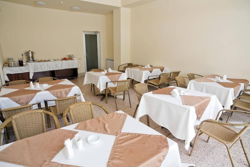 Батуми: Hotel Rio