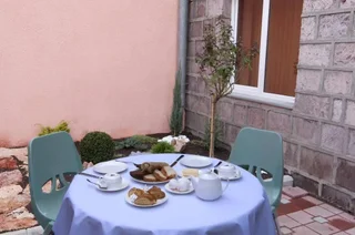 Ереван: Albert House