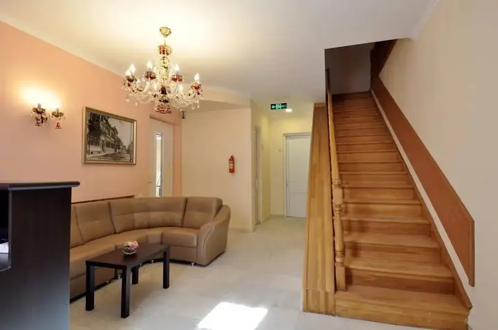 Ереван: Albert House