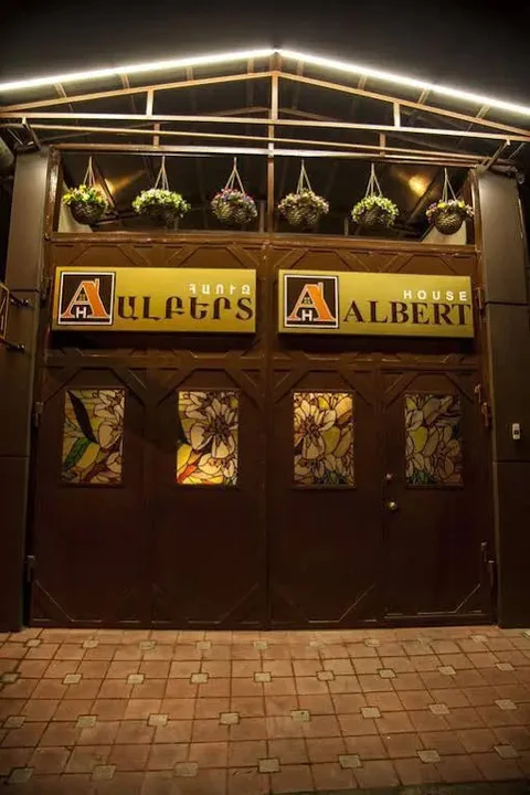 Ереван: Albert House