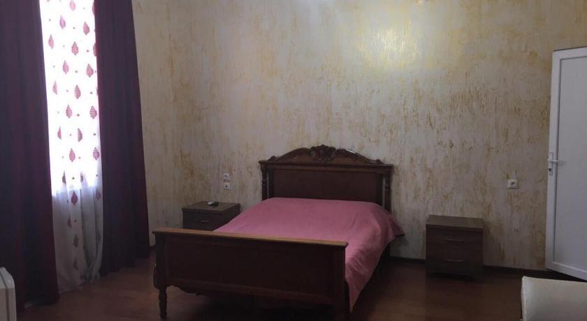 Батуми: Hotel Family
