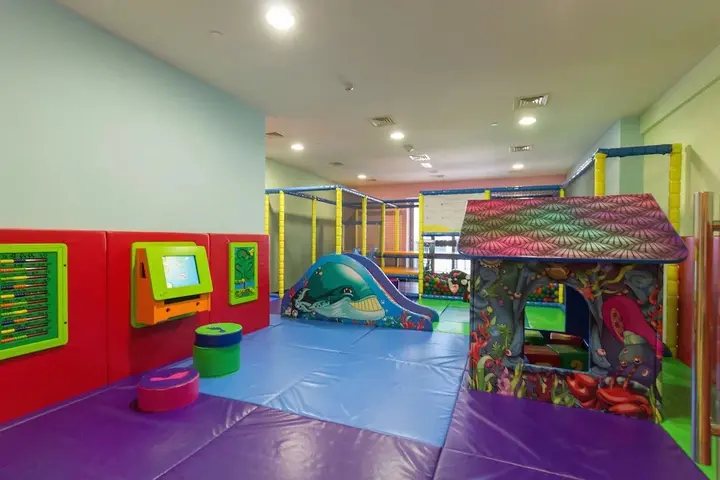 Дубай: Yanjoon Holiday Homes - Princess Tower