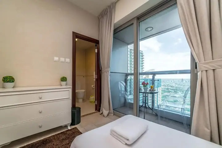Дубай: Yanjoon Holiday Homes - Princess Tower