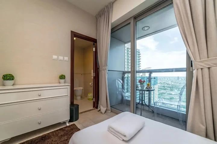 Дубай: Yanjoon Holiday Homes - Princess Tower