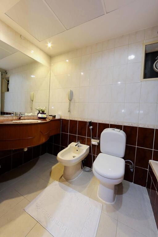 Дубай: Jonrad Hotel
