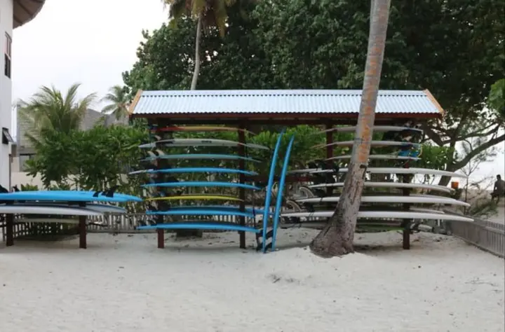 Тулусду: Cokes Surf Camp
