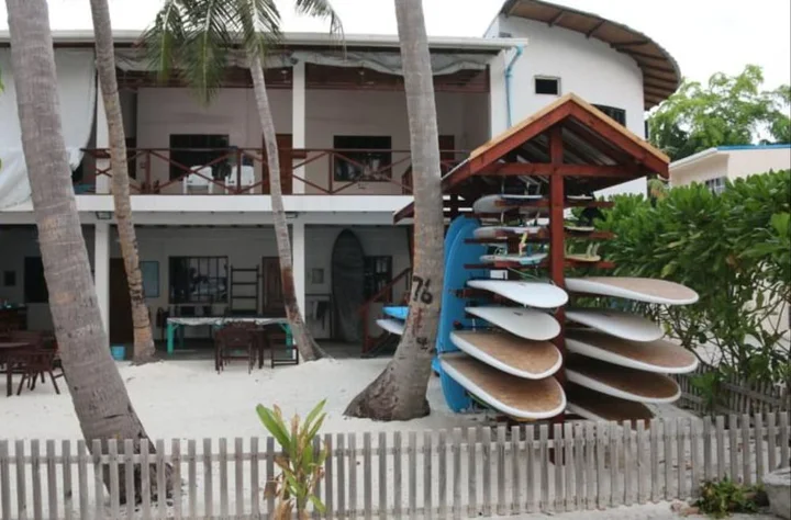 Тулусду: Cokes Surf Camp