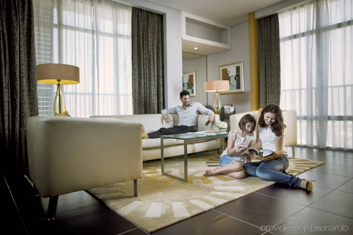 Абу-Даби: Hala Arjaan by Rotana, Deluxe Hotel Apartments