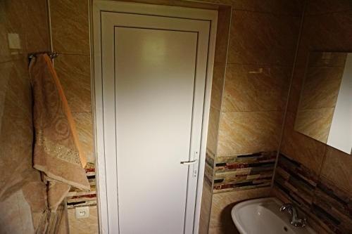 Местиа: Guest House Arina