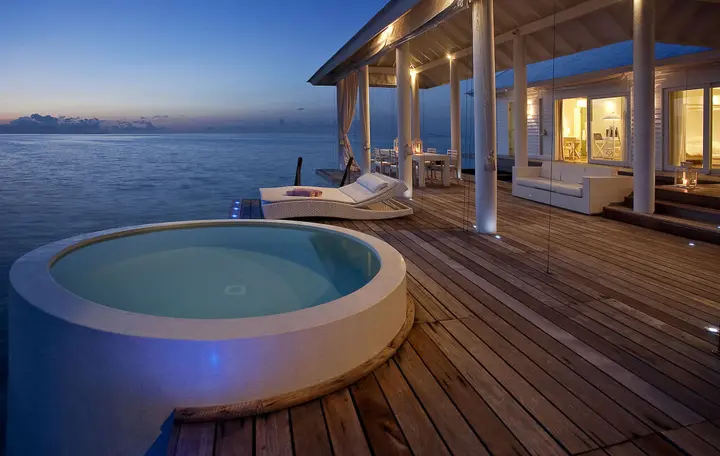 Атуруга: Diamonds Athuruga Maldives Resort & Spa