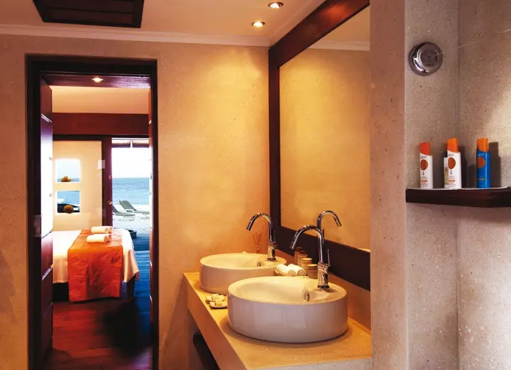 Атуруга: Diamonds Athuruga Maldives Resort & Spa