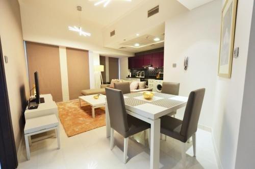 Дубай: Key One Homes - Cayan Tower