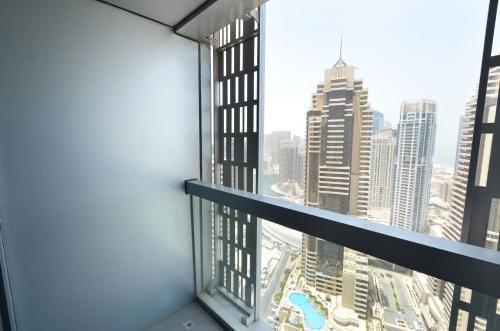 Дубай: Key One Homes - Cayan Tower