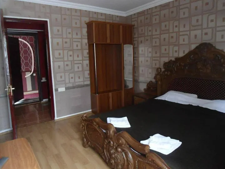 Тбилиси: Hotel Georgia 444