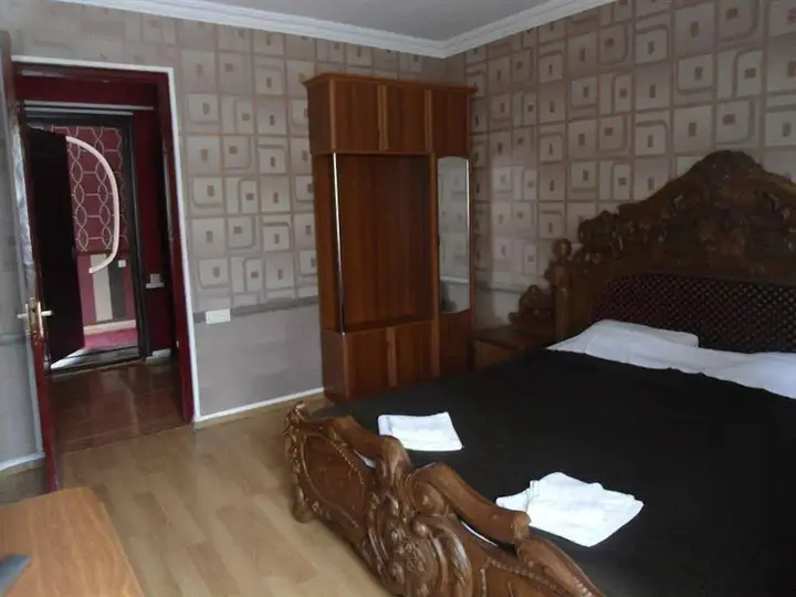 Тбилиси: Hotel Georgia 444
