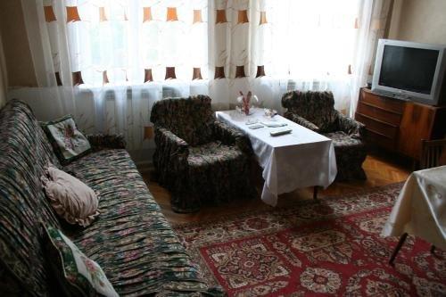 Одзун: Lena's B&B