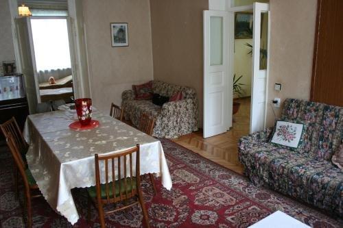 Одзун: Lena's B&B