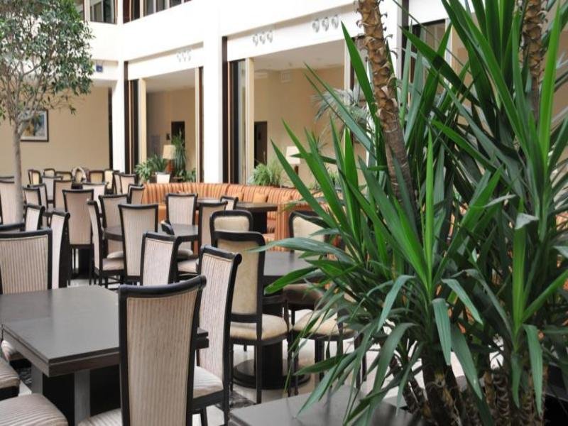 Баку: Отель Atrium Baku International Trade Centre