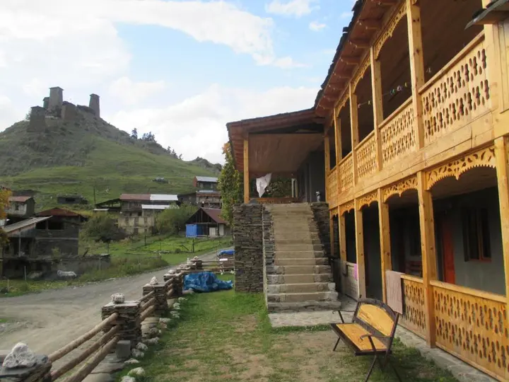 Омало: Guesthouse Lasharai