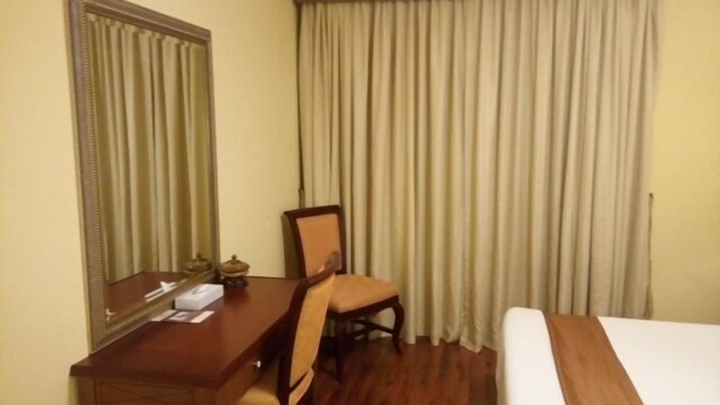 Дубай: Al Muraqabat Plaza Hotel Apartments