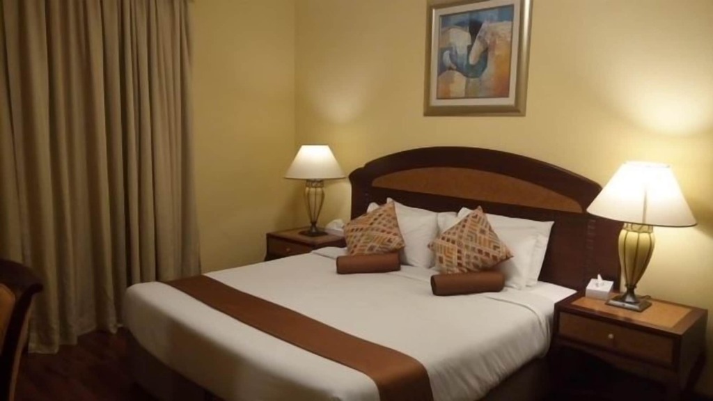 Дубай: Al Muraqabat Plaza Hotel Apartments