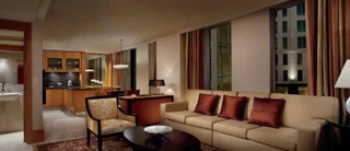 Дубай: The Ritz-Carlton Executive Residences