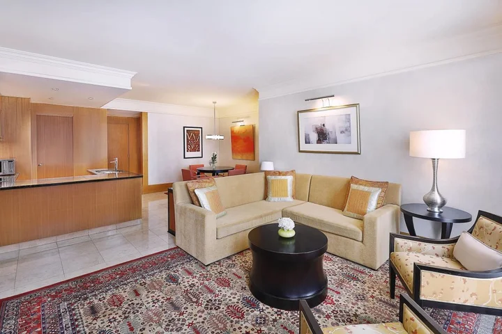 Дубай: The Ritz-Carlton Executive Residences