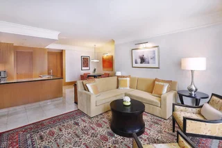 Дубай: The Ritz-Carlton Executive Residences