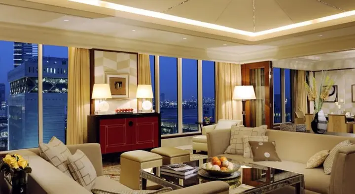 Дубай: The Ritz-Carlton Executive Residences