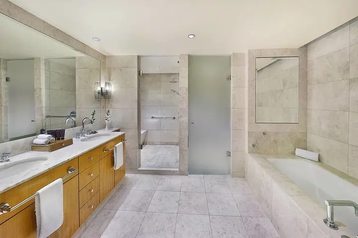Дубай: The Ritz-Carlton Executive Residences