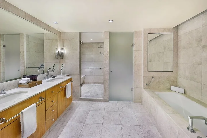 Дубай: The Ritz-Carlton Executive Residences