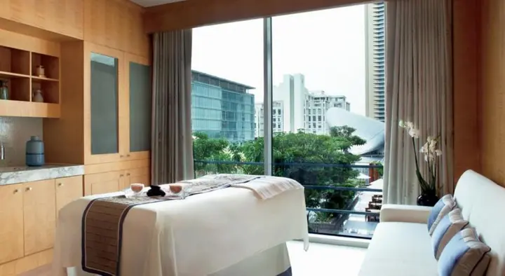 Дубай: The Ritz-Carlton Executive Residences