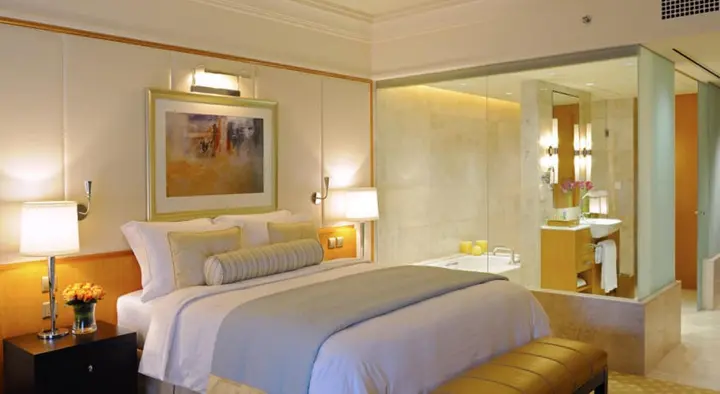Дубай: The Ritz-Carlton Executive Residences