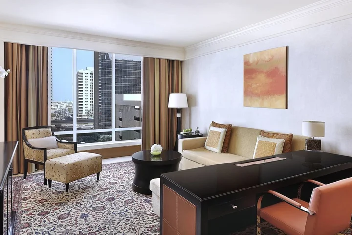 Дубай: The Ritz-Carlton Executive Residences