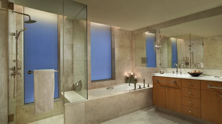 Дубай: The Ritz-Carlton Executive Residences
