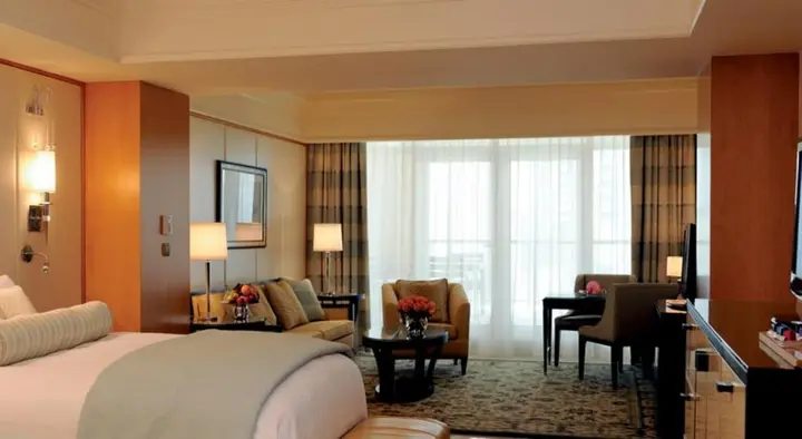 Дубай: The Ritz-Carlton Executive Residences