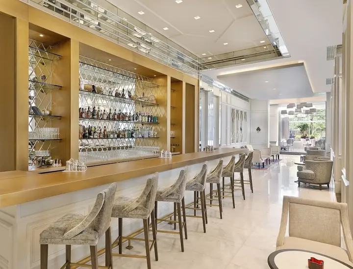 Дубай: The Ritz-Carlton Executive Residences