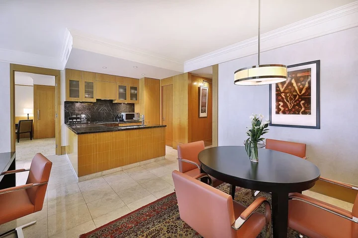 Дубай: The Ritz-Carlton Executive Residences