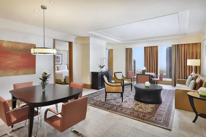 Дубай: The Ritz-Carlton Executive Residences