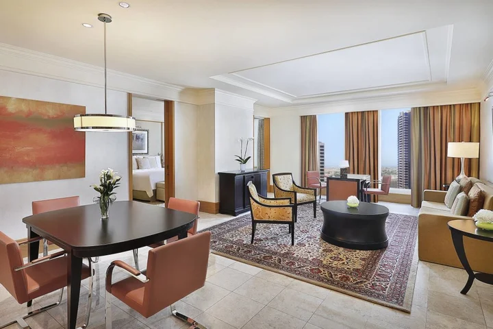 Дубай: The Ritz-Carlton Executive Residences